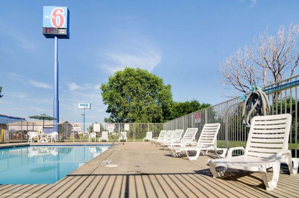 Motel 6-Salina, KS image 11