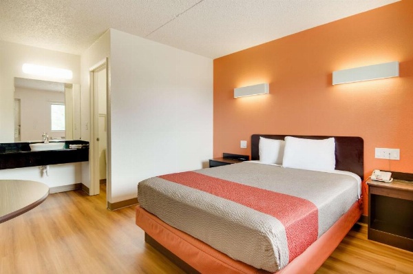 Motel 6-Salina, KS image 12