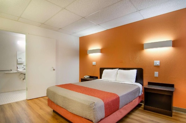 Motel 6-Salina, KS image 13