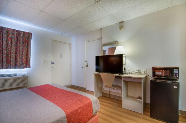 Motel 6-Salina, KS image 14