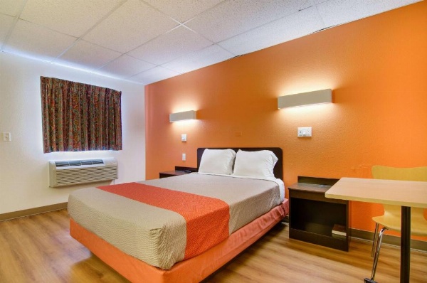 Motel 6-Salina, KS image 17