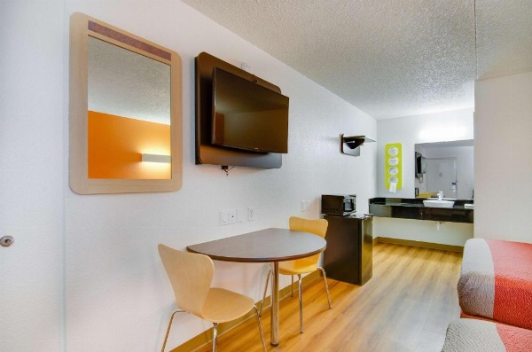 Motel 6-Salina, KS image 23