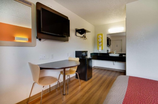 Motel 6-Salina, KS image 25