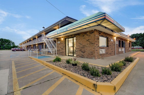 Motel 6-Salina, KS image 4